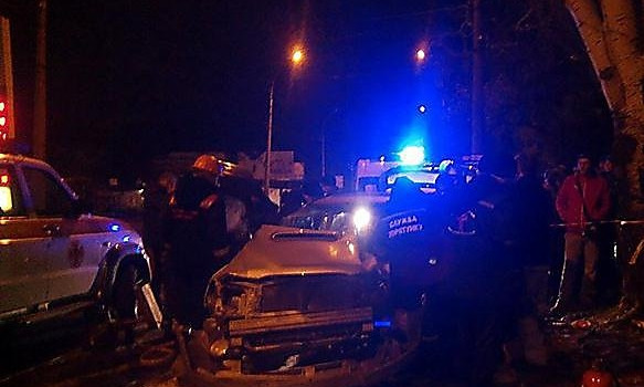 В Николаеве разыскивают свидетелей ДТП, в котором семья на «Subaru» врезалась в дерево