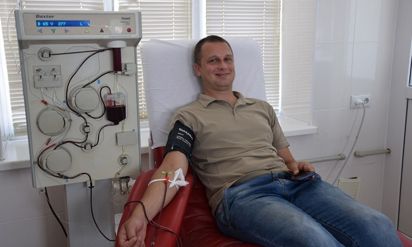 Пустили кровь: николаевские медики и спасатели присоединились к акции во Всемирный день донора 