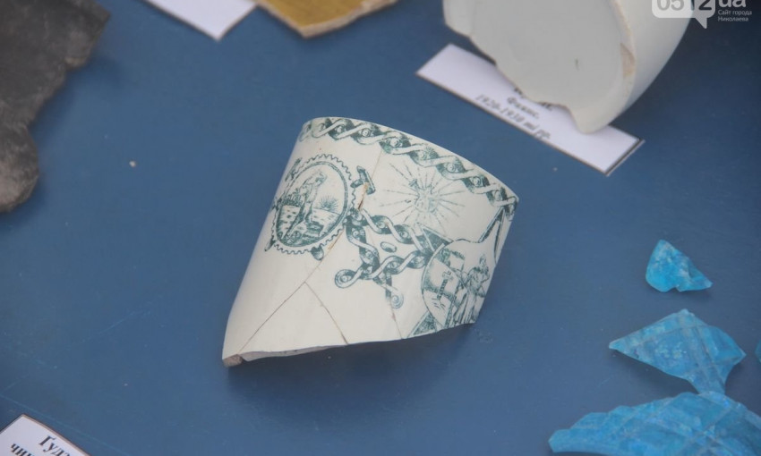 Жителям Николаева показали артифакты, найденный при раскопках на Соборной площади