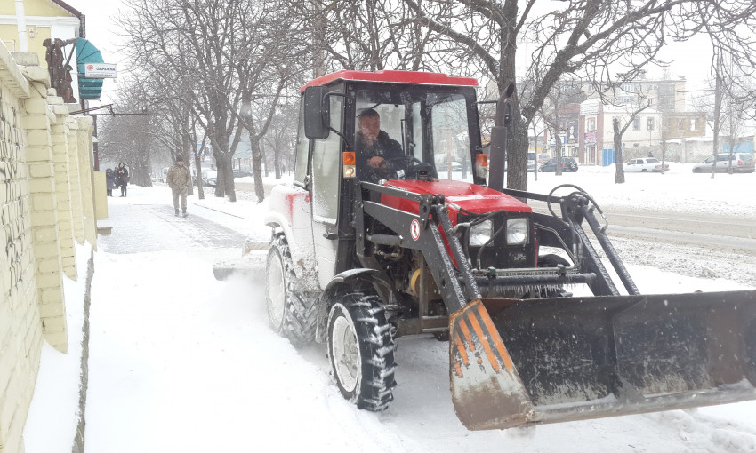 В Николаеве к уборке снега привлекают общественников и безработных