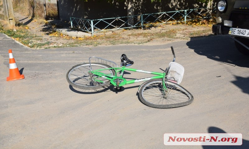 В Николаеве велосипедист на скорости врезался в "УАЗ"