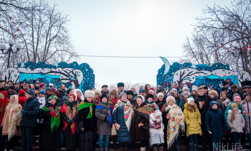 В Николаеве одновременно со всей Украиной спели колядку «Нова радість стала»