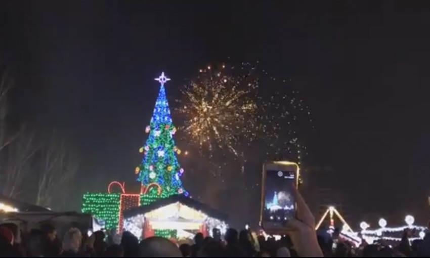 Николаевцы встретили Новый 2018 год на Соборной площади