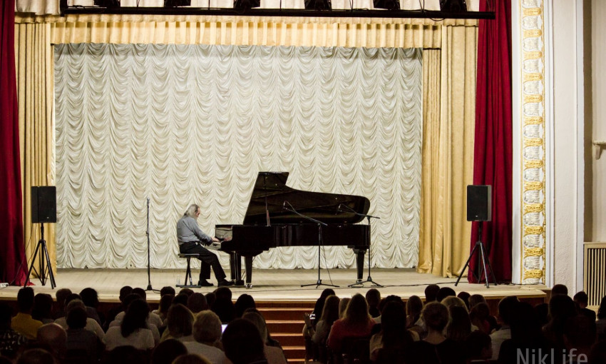Самый быстрый пианист в мире: в Николаеве состоялся первый концерт Любомира Мельника