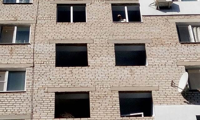 В Николаеве в 6 домах появятся энергосберегающие окна в подъездах