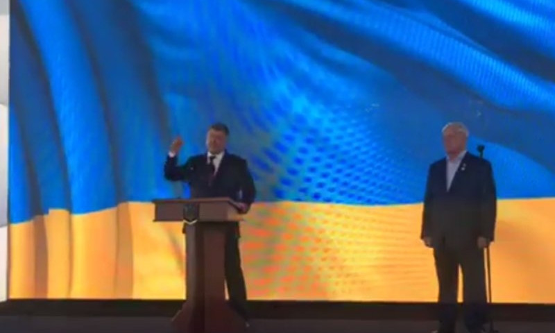 Президент Украины Петр Порошенко прибыл в Николаев и первый визит совершил на «Нибулон»
