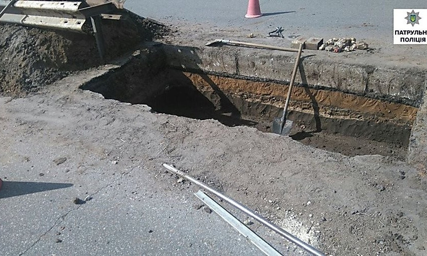 Подрядчика оштрафовали за яму, которую он выкопал посреди улицы без разрешения
