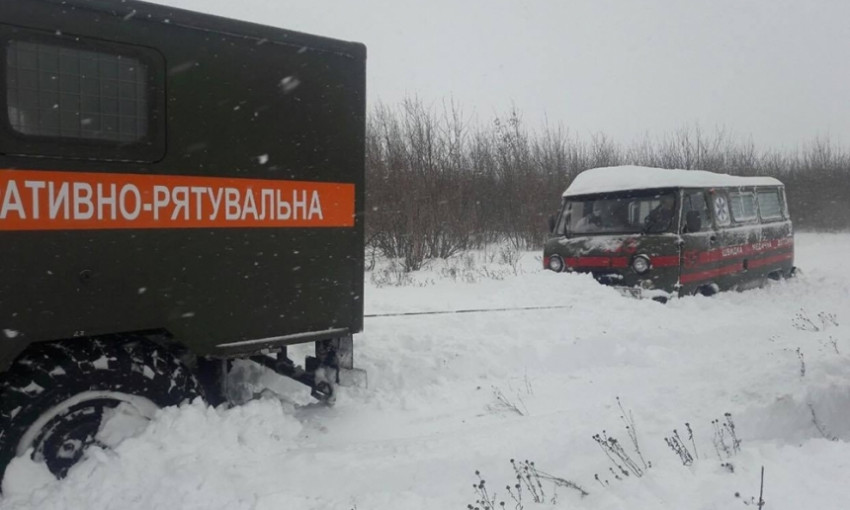 На Николаевщине из-за непогоды застряла машина скорой помощи