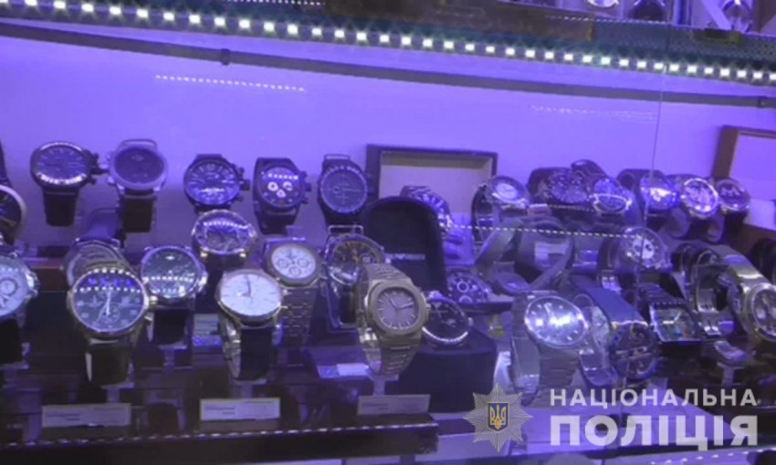 Жительница Николаева продавала поддельные часы под логотипами известных мировых брендов