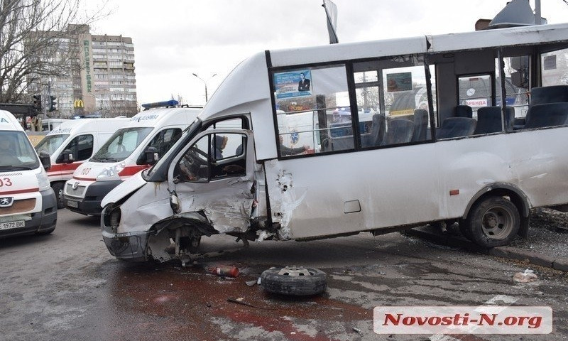 В Николаеве скончался водитель маршрутки, столкнувшейся с Range Rover в центре города