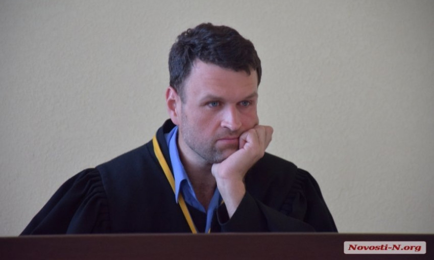 Судья Ленинского суда Николаева Дмитрий Захарченко уходит в отставку