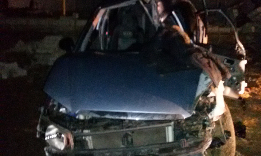 Жуткая авария: автомобиль опрокинулся, водитель погиб, пассажир – в больнице