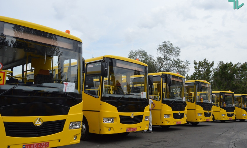 Сельские школы Николаевщины получили еще 13 новых школьных автобусов