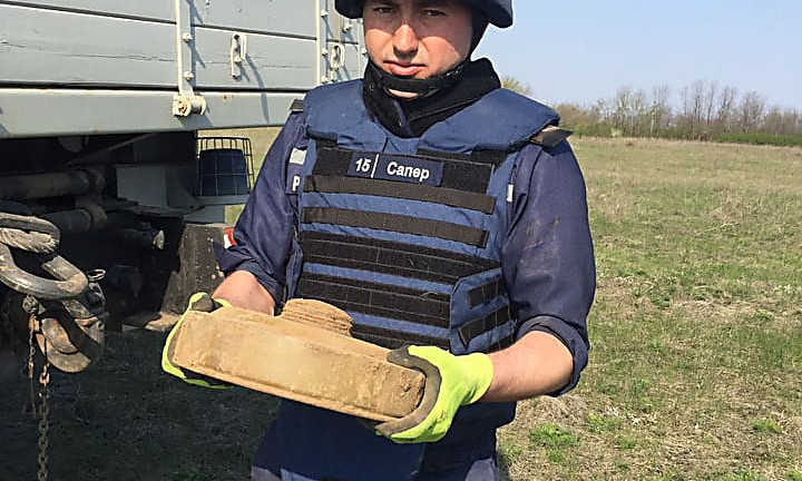 В Витовском районе возле кладбища нашли противотанковую мину