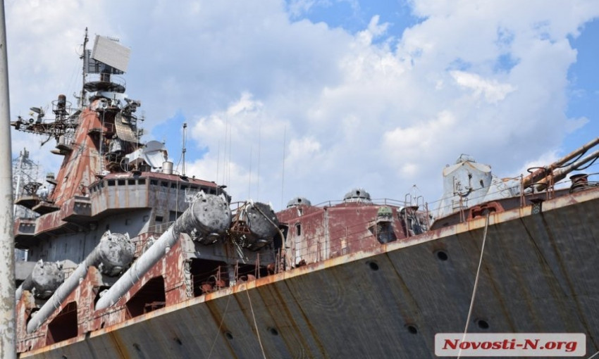 В Николаеве начинают демилитаризацию недостроенного ракетного крейсера «Украина»