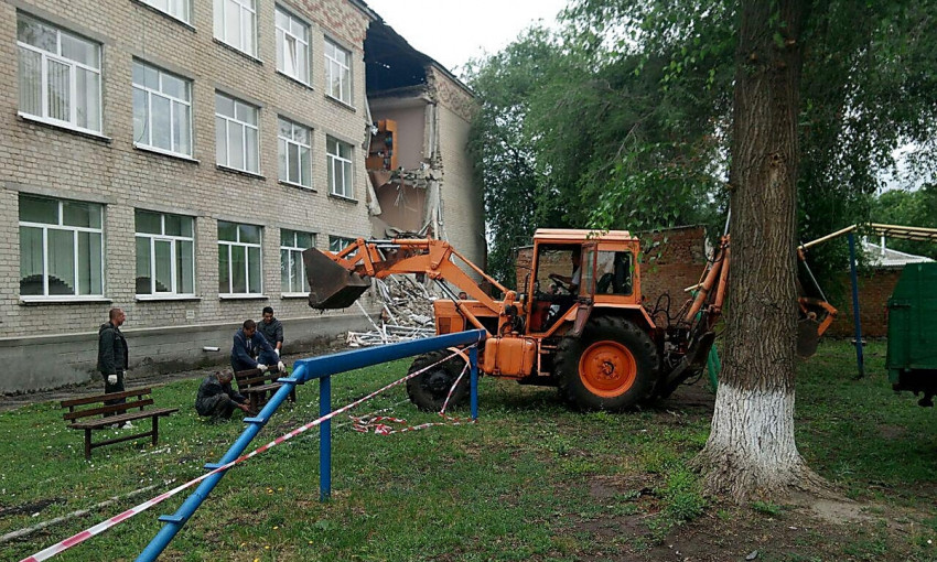 Полиция начала уголовное производство по факту обрушения школы в Новом Буге