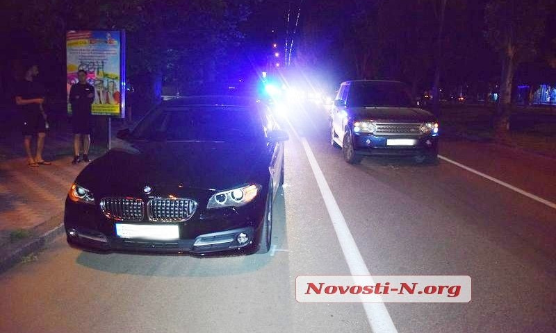 Ночью в центре Николаева столкнулись Range Rover и BMW