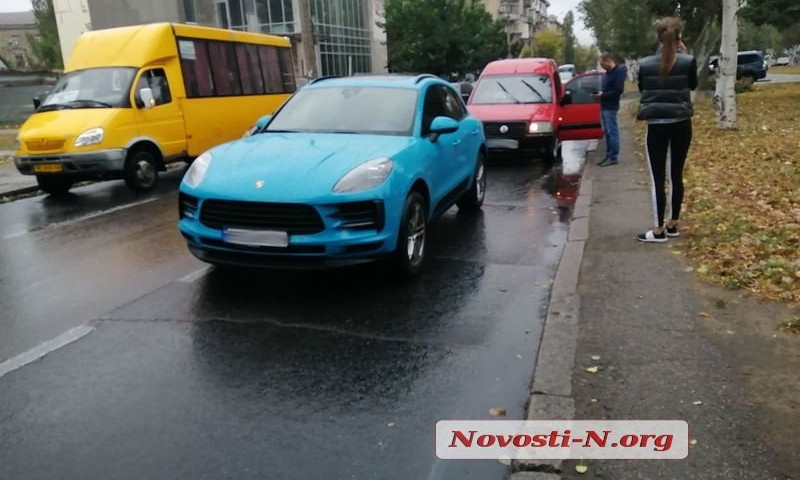 В Николаеве на проспекте столкнулись Porsche и Fiat