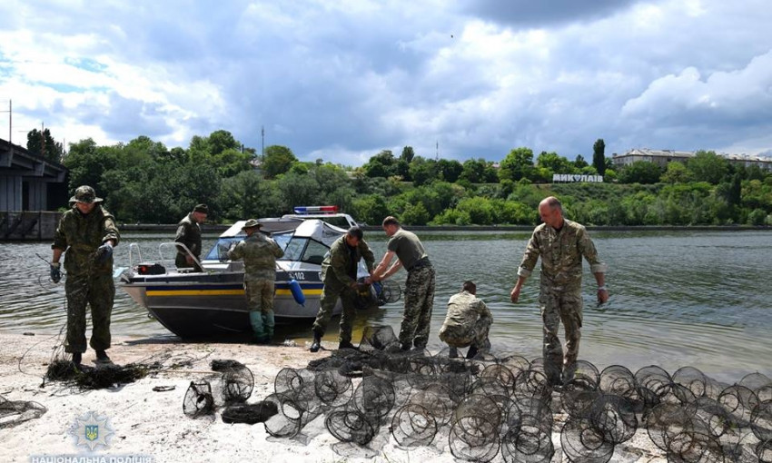 Правоохранители в водоемах Николаева и Николаевской области обнаружили браконьерские орудия лова