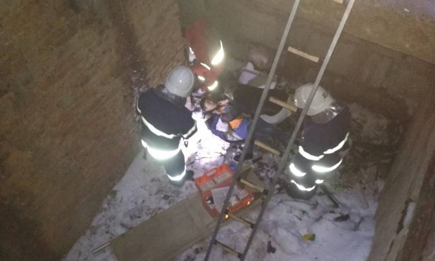 В недостроенном доме подросток упал с 3-метровой высоты в подвал