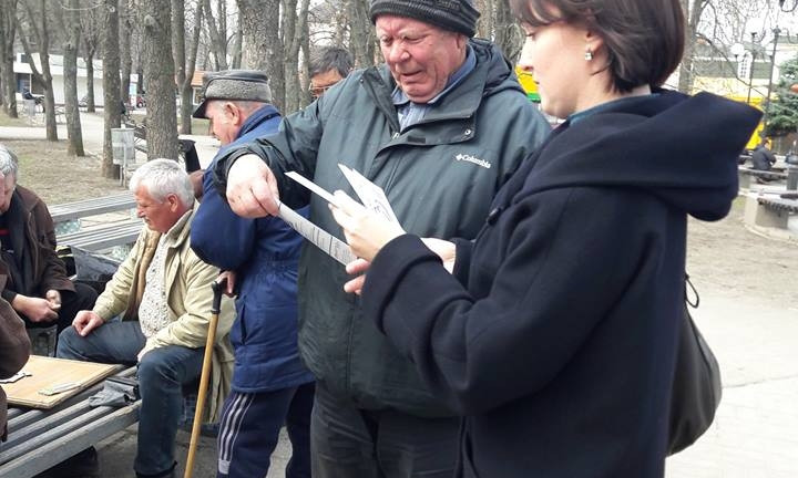 Сотрудники управления юстиции провели флешмоб среди жителей Николаева