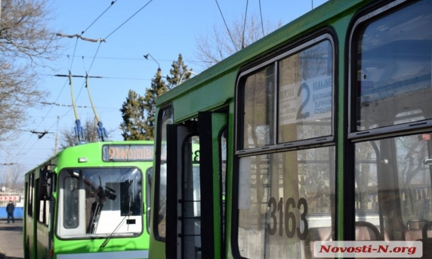 Николаевские трамваи и троллейбусы будут дезинфицировать, водителям закуплены маски