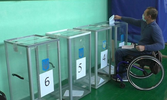 Проголосовать в инвалидной коляске в Николаеве: миссия выполнима