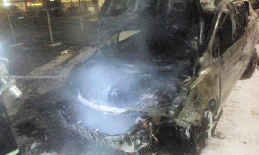 В Николаеве ночь сгорели сразу три автомобиля
