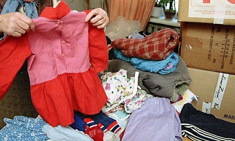 В Первомайском районе кандидат на пост главы ОТГ раздавала одежду и воду – местная жительница расценила это как подкуп и обратилась в полицию