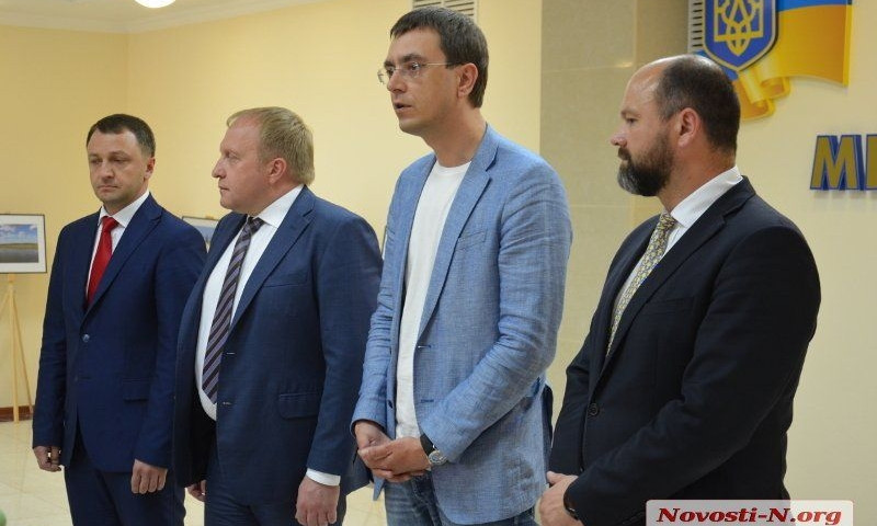 «Вы портите визит министра», - В морпорту Николаева пытались помешать журналисту задавать вопросы Омеляну