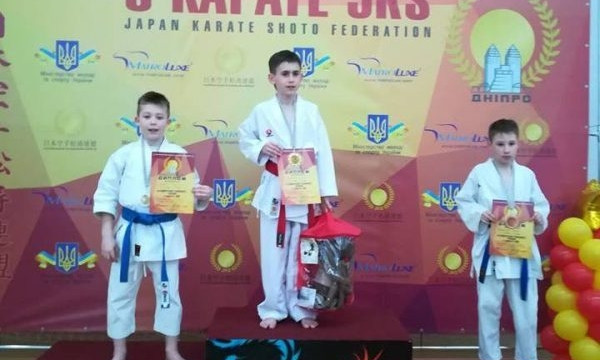 Юные николаевские каратисты с чемпионата Украины привезли золотые и серебряные медали