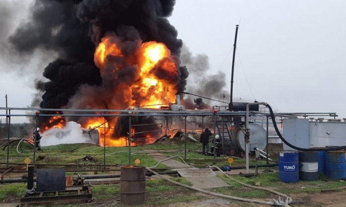Масштабный пожар на нефтебазе по Николаевом