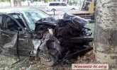 Утреннее ДТП в Николаеве: BMW врезался в дерево, есть пострадавшие