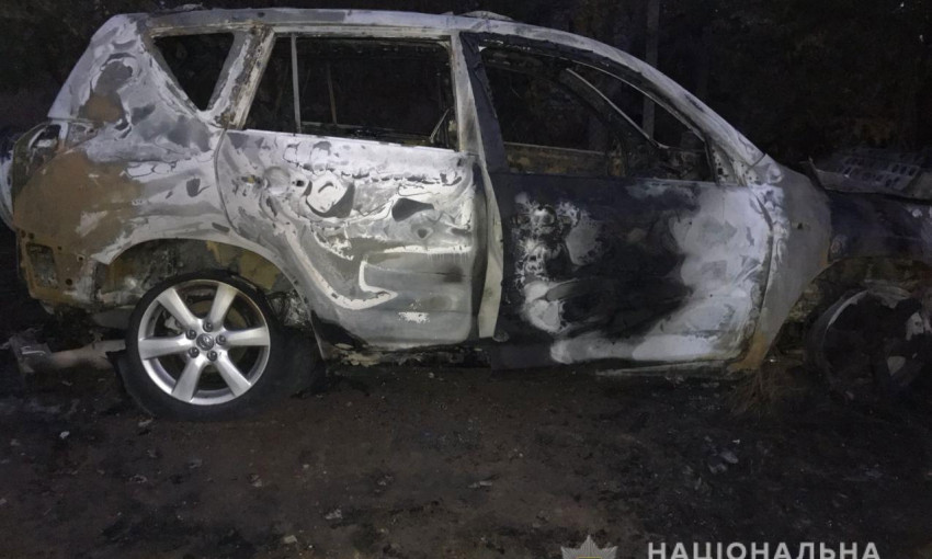 В Николаевской области злоумышленники подожгли Toyota Rav 4, автомобиль полностью уничтожен