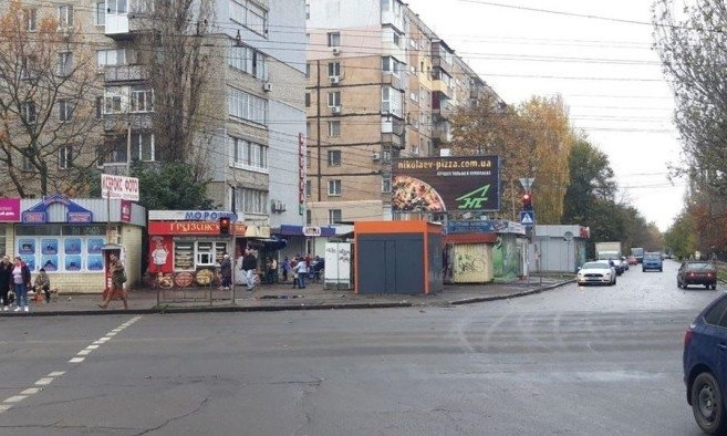 В Николаеве демонтировали 12 будок: один из владельцев закрылся в своем киоске