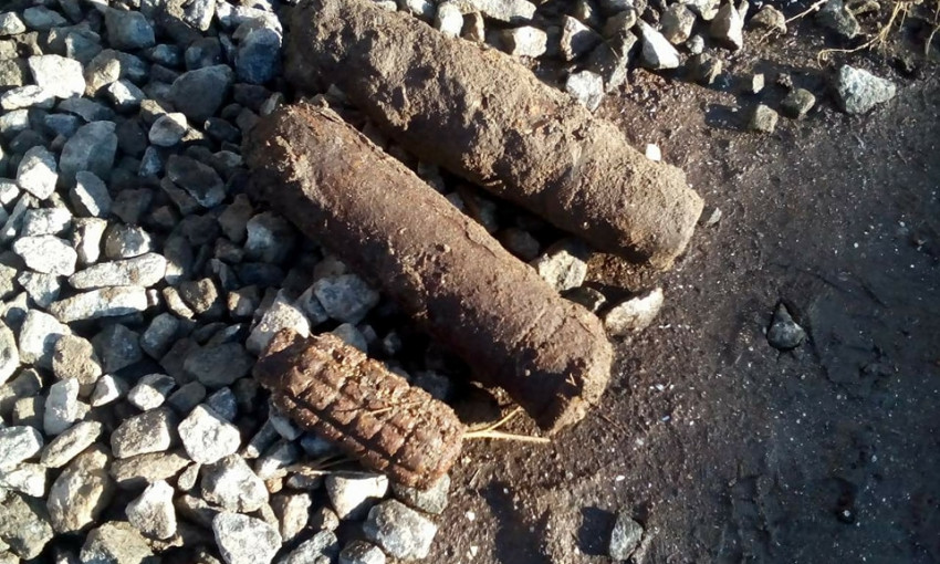 В районе Варваровского спуска обнаружили мину и два снаряда