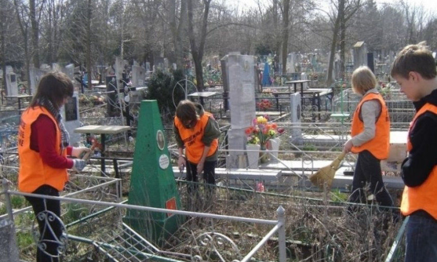 Уход за тремя кладбищами в Николаеве обойдется бюджету в два миллиона