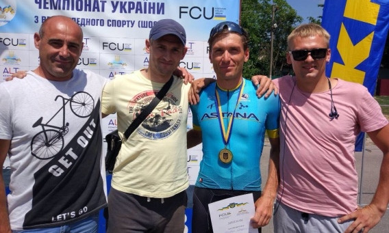 На Чемпионате Украины по велоспорту на шоссе Андрей Гривко завоевал золотую медаль