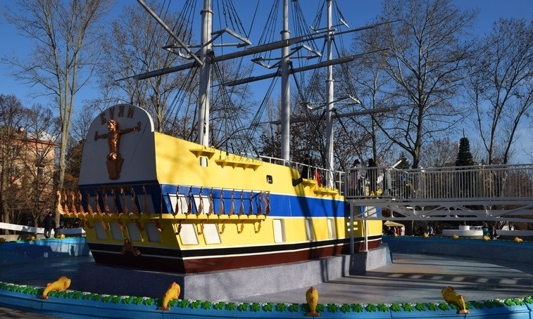 В Николаеве, в городке "Сказка" открыли корабль "Буян" 