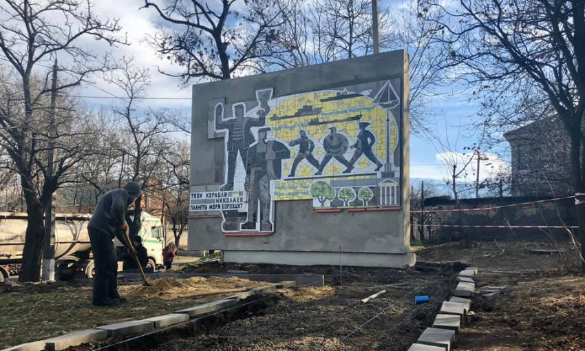В Николаеве делают ремонт стелы, украшающей въезд в город