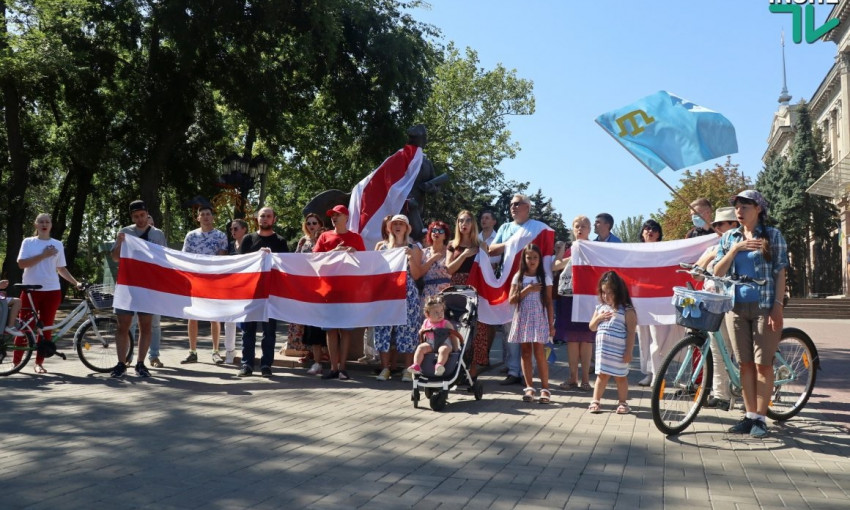Акция «Жыве Беларусь» в Николаеве – без провокаций не обошлось