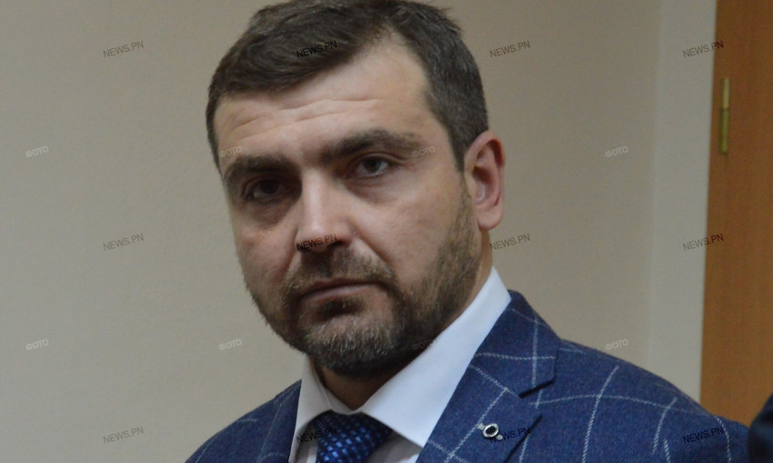 Директор КП «Николаевский международный аэропорт» задержан при попытке дать взятку Савченку
