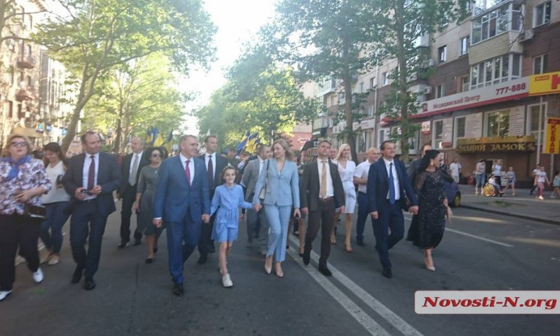 В Николаеве проходит традиционный парад ко Дню Европы
