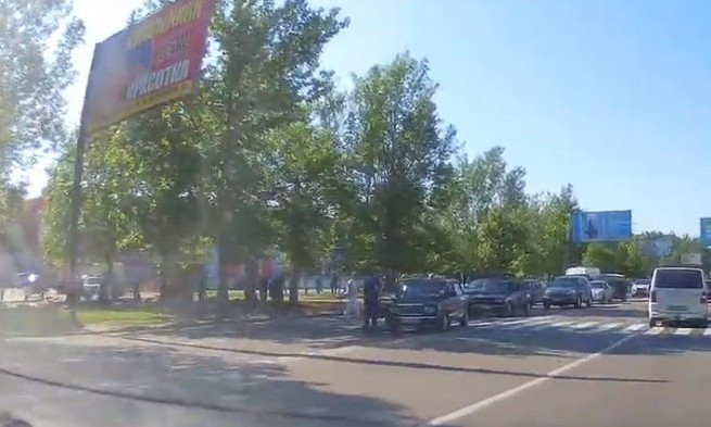 Появилось видео с места аварии, где таксист сбил пешехода и сбежал