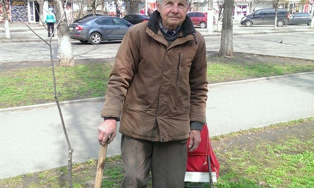 Житель Николаева высадил по всему городу 20 000 деревьев