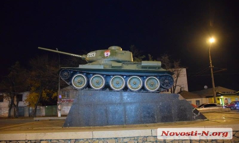 На Николаевском танке восстановили гвардейский знак