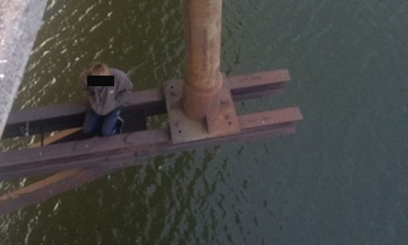 В Первомайске молодой парень пытался покончить жизнь самоубийством, прыгнув с моста