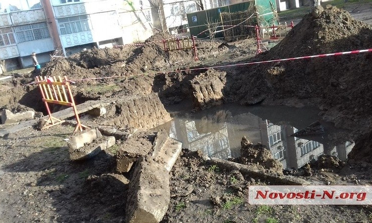 В Николаеве часть Ингульского района уже сутки без воды: ищут скрытую утечку
