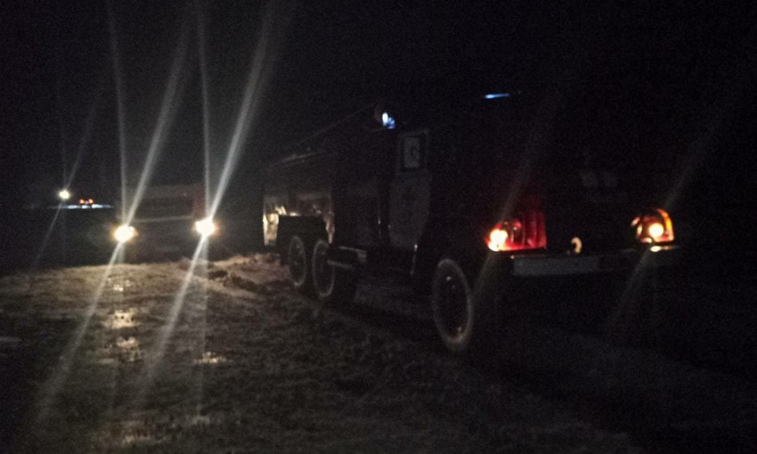 За сутки николаевские спасатели достали из снега 19 автомобилей