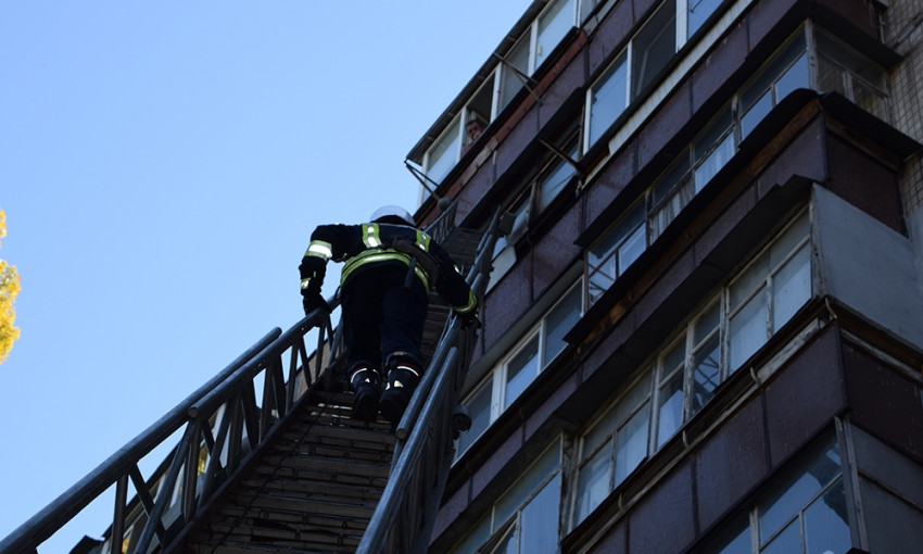В Николаеве дважды горели балконы: пожарные спасли владельца одной из квартир